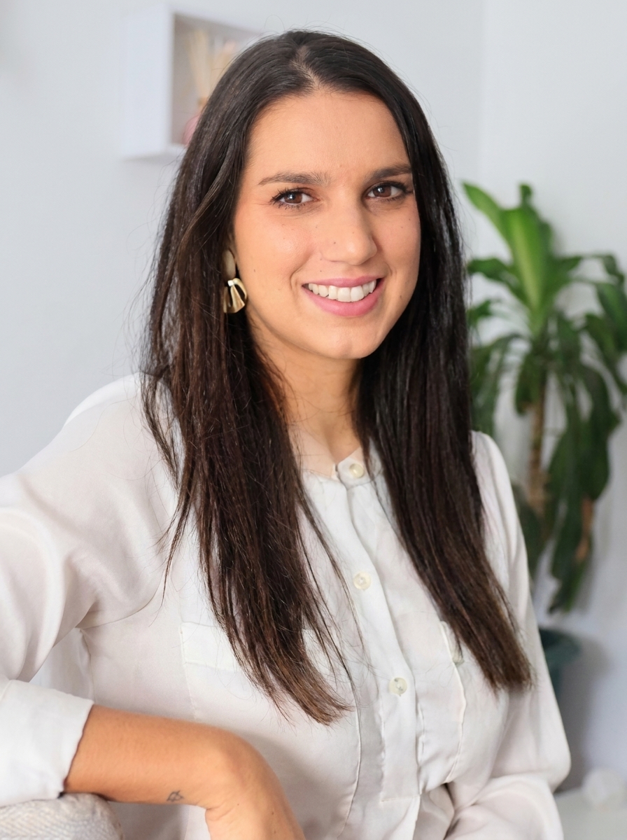 Dra. Daniela Cândido, terapeuta da fala e hipnoterapeuta clínica